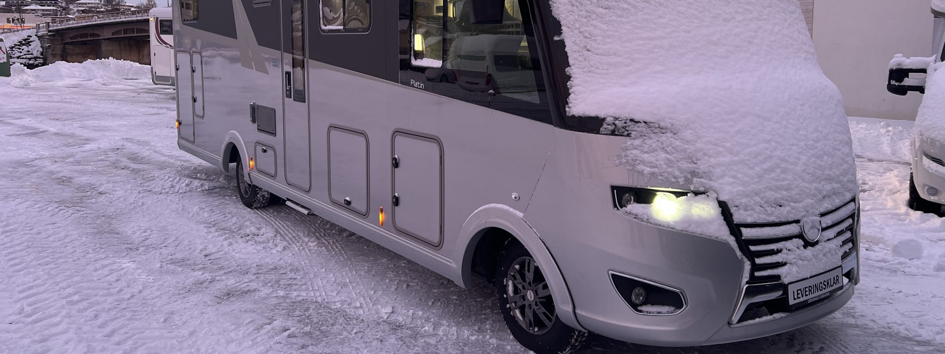 Bobil med snø