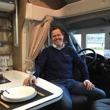 Jan Henning Loeviknes inni bobil