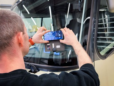 Fotografering frontruteskade med mobil