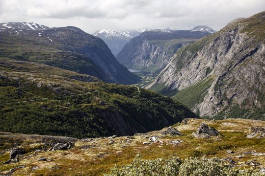 Utsikt ned Finsetlia til Eikesdal