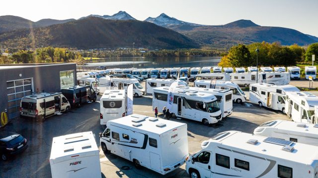 Oversiktsbilde av Løviknes Caravan i Vestnes